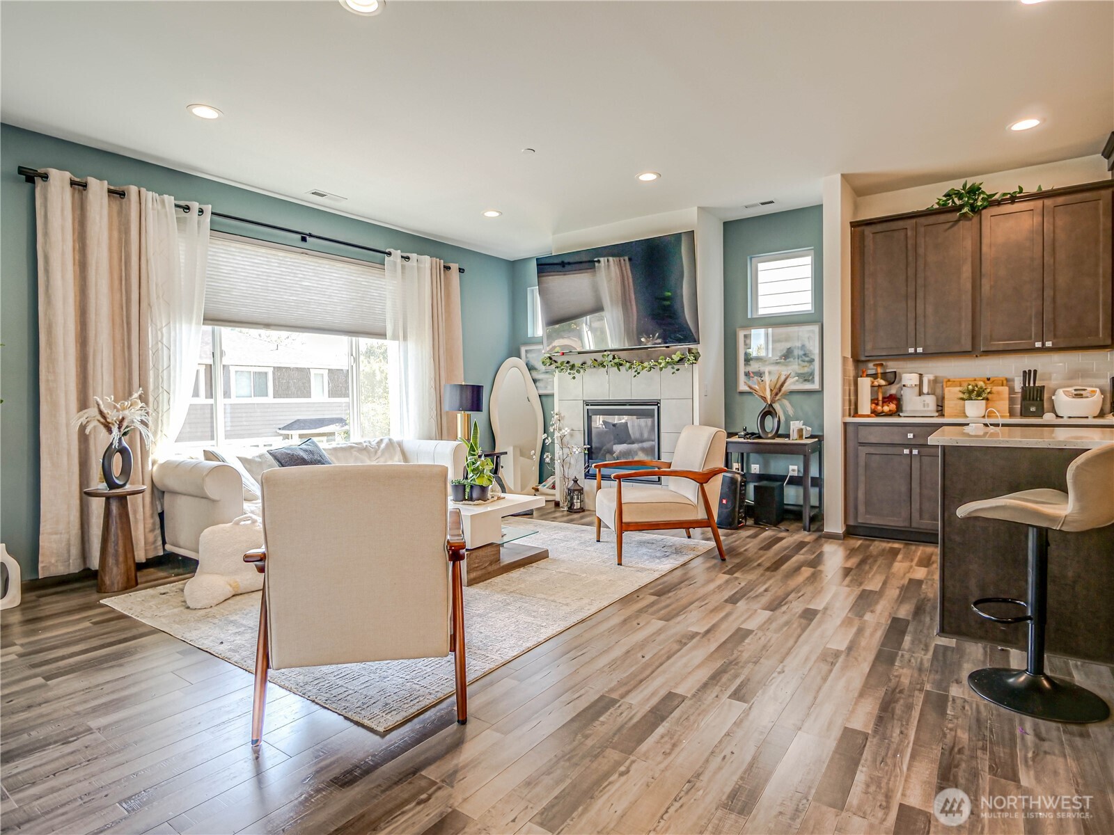 2704 S 120th Place , Seattle, WA 98168