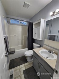 3021 70th Way SW, Tumwater, WA 98512