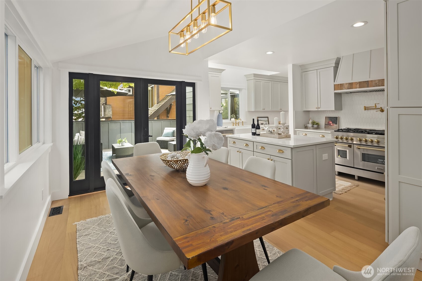 1014 4th Avenue N, Seattle, WA 98109