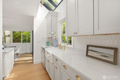 1014 4th Avenue N, Seattle, WA 98109 - Photo 9
