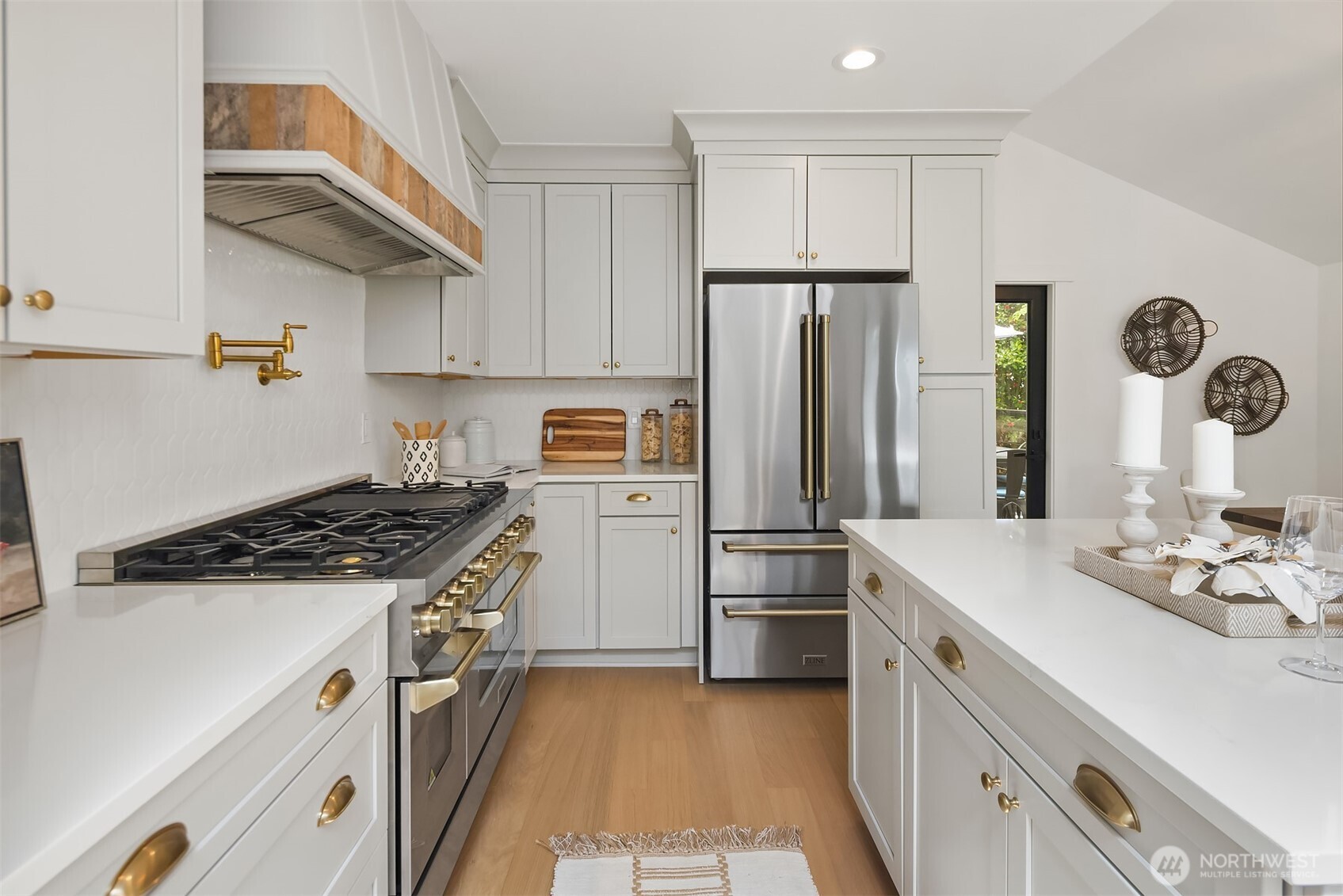 1014 4th Avenue N, Seattle, WA 98109