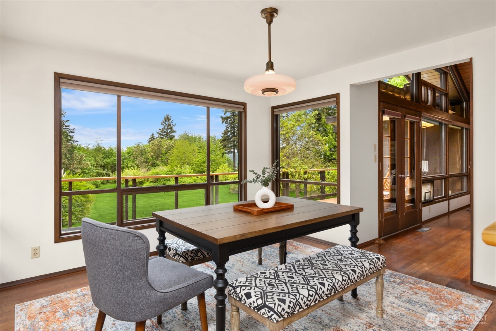 14517 Henderson Road NE, Bainbridge Island, WA 98110