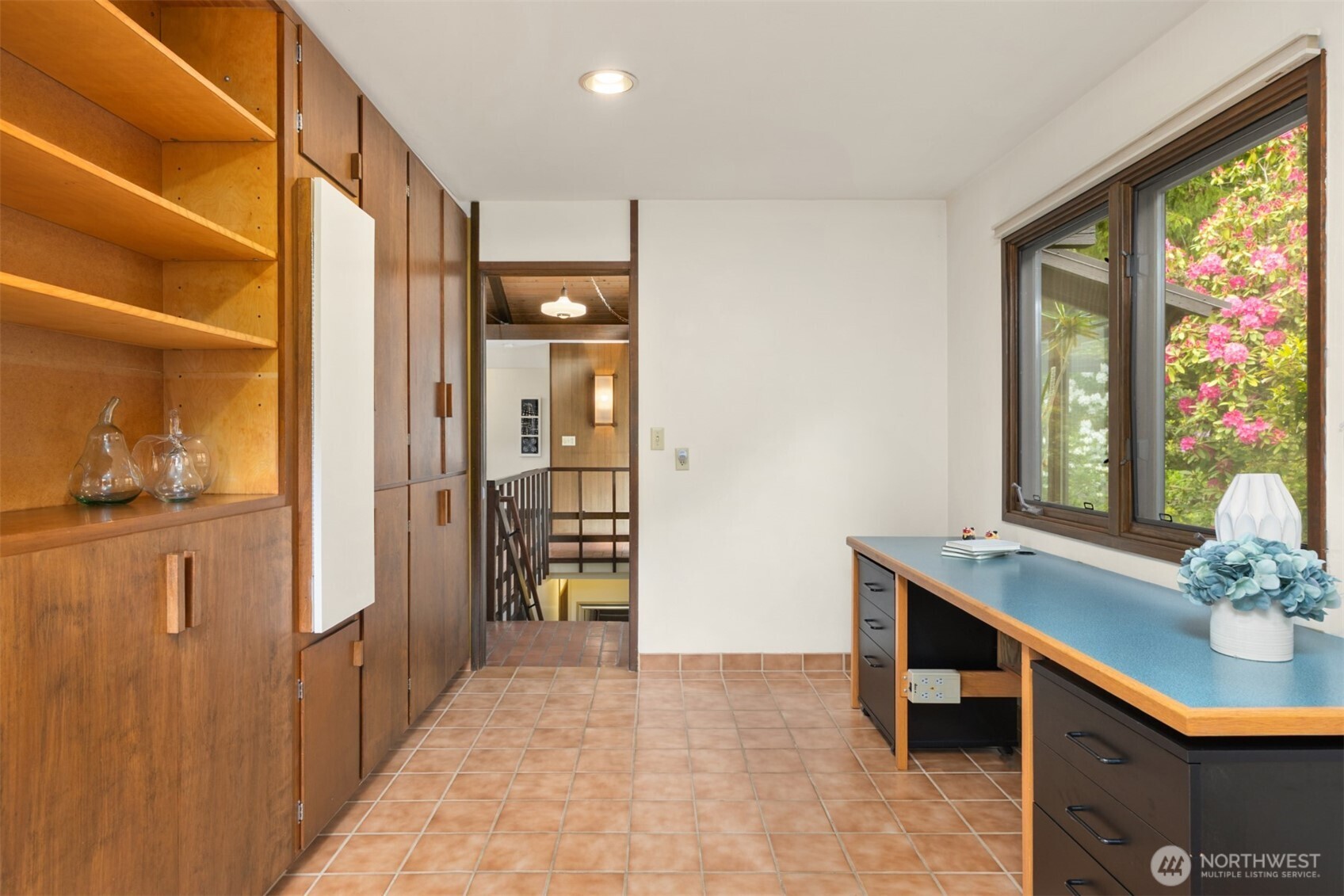 14517 Henderson Road NE, Bainbridge Island, WA 98110