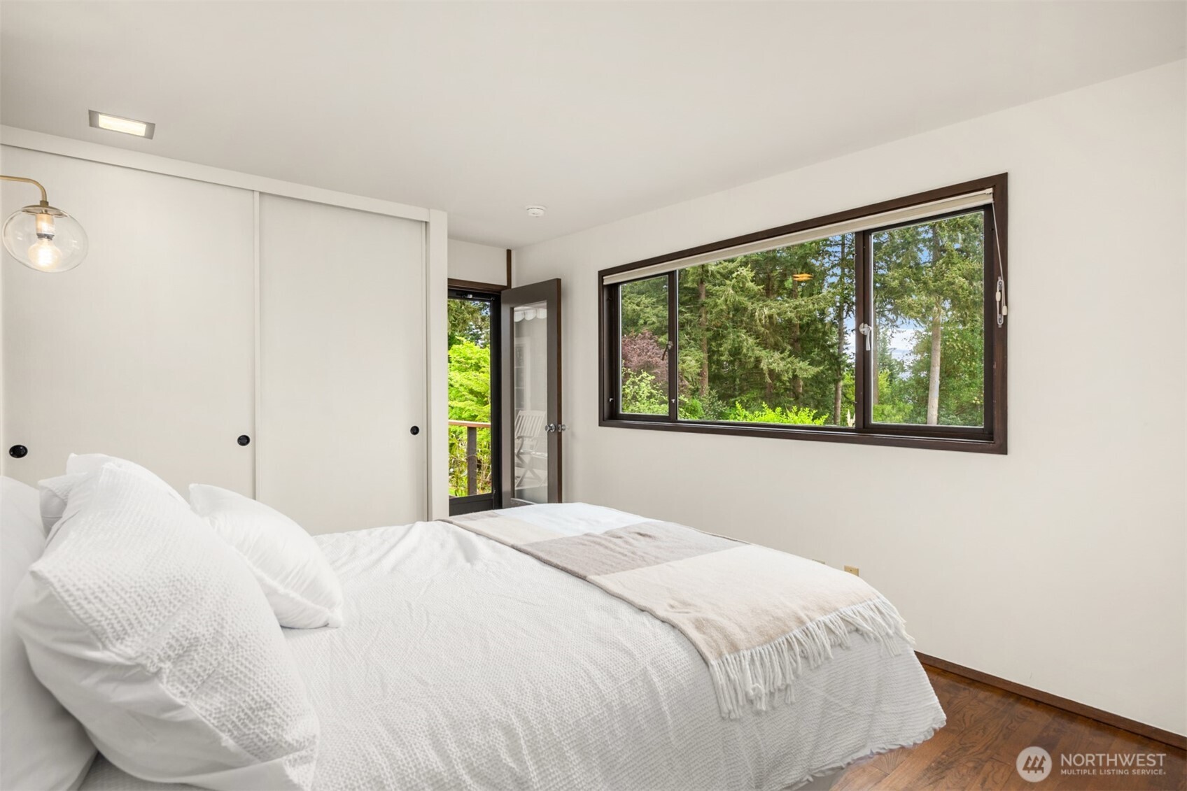 14517 Henderson Road NE, Bainbridge Island, WA 98110