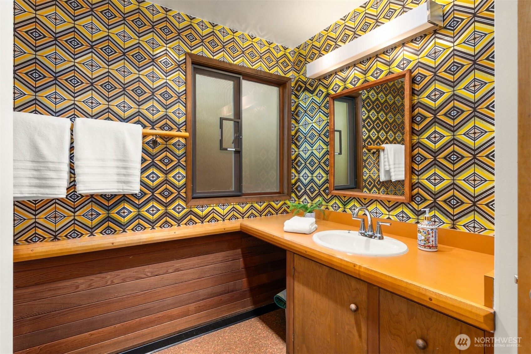 14517 Henderson Road NE, Bainbridge Island, WA 98110