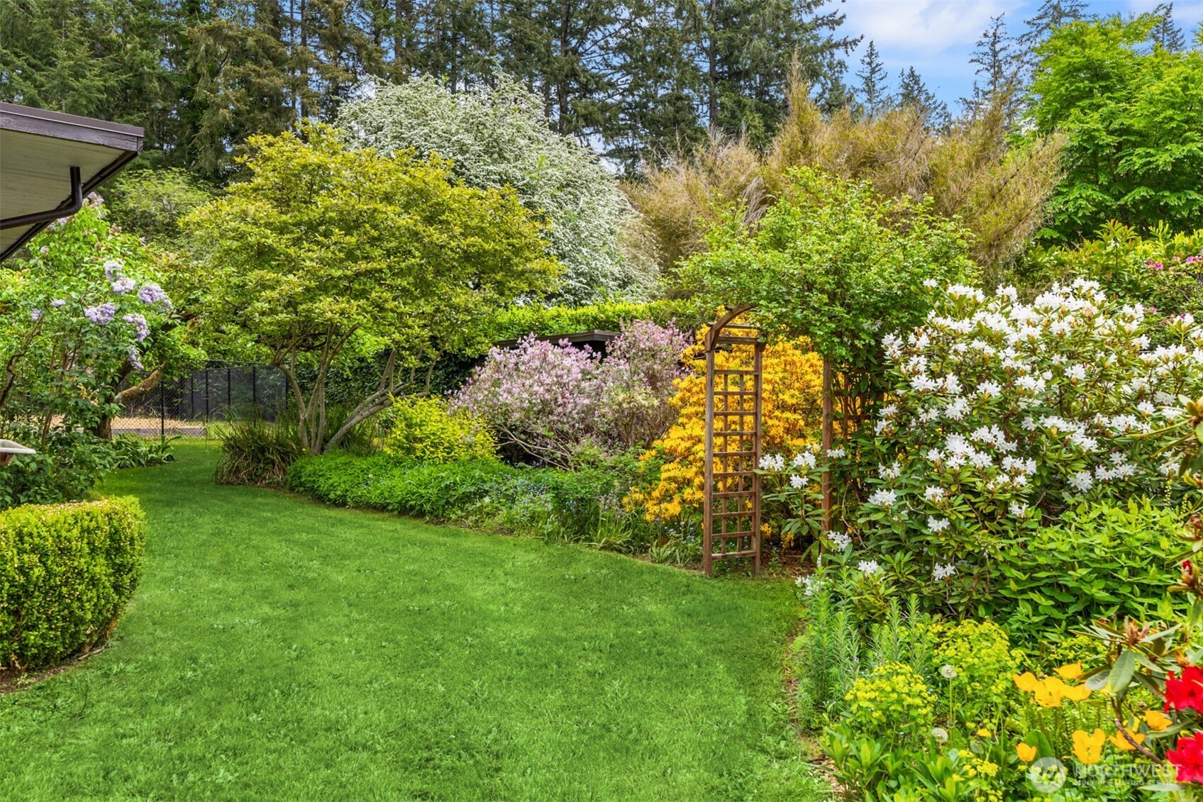 14517 Henderson Road NE, Bainbridge Island, WA 98110