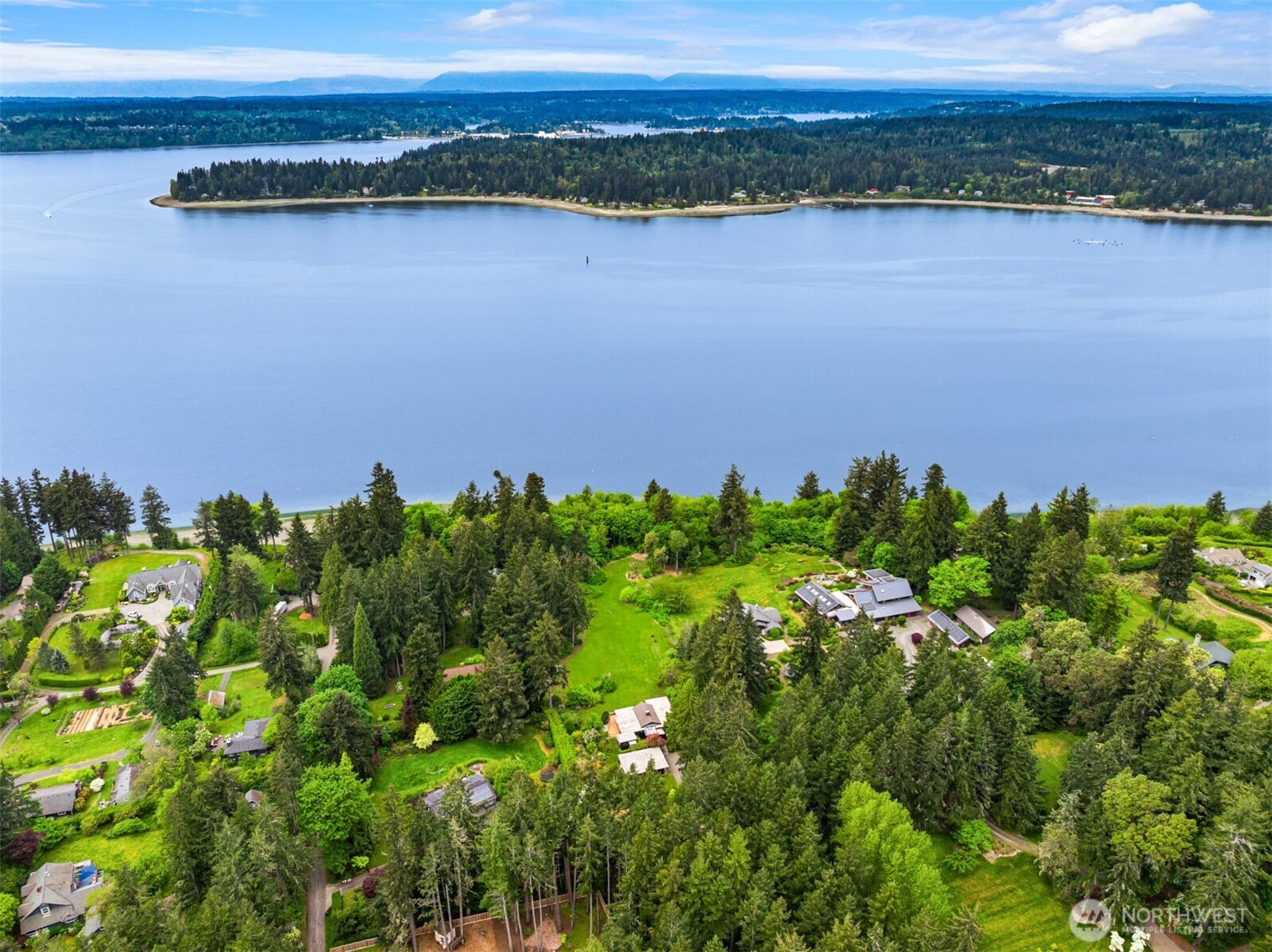 14517 Henderson Road NE, Bainbridge Island, WA 98110