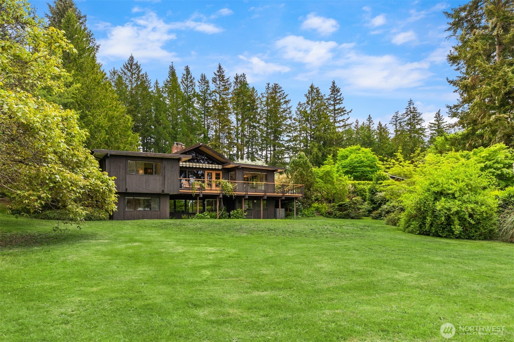 14517 Henderson Road NE, Bainbridge Island, WA 98110
