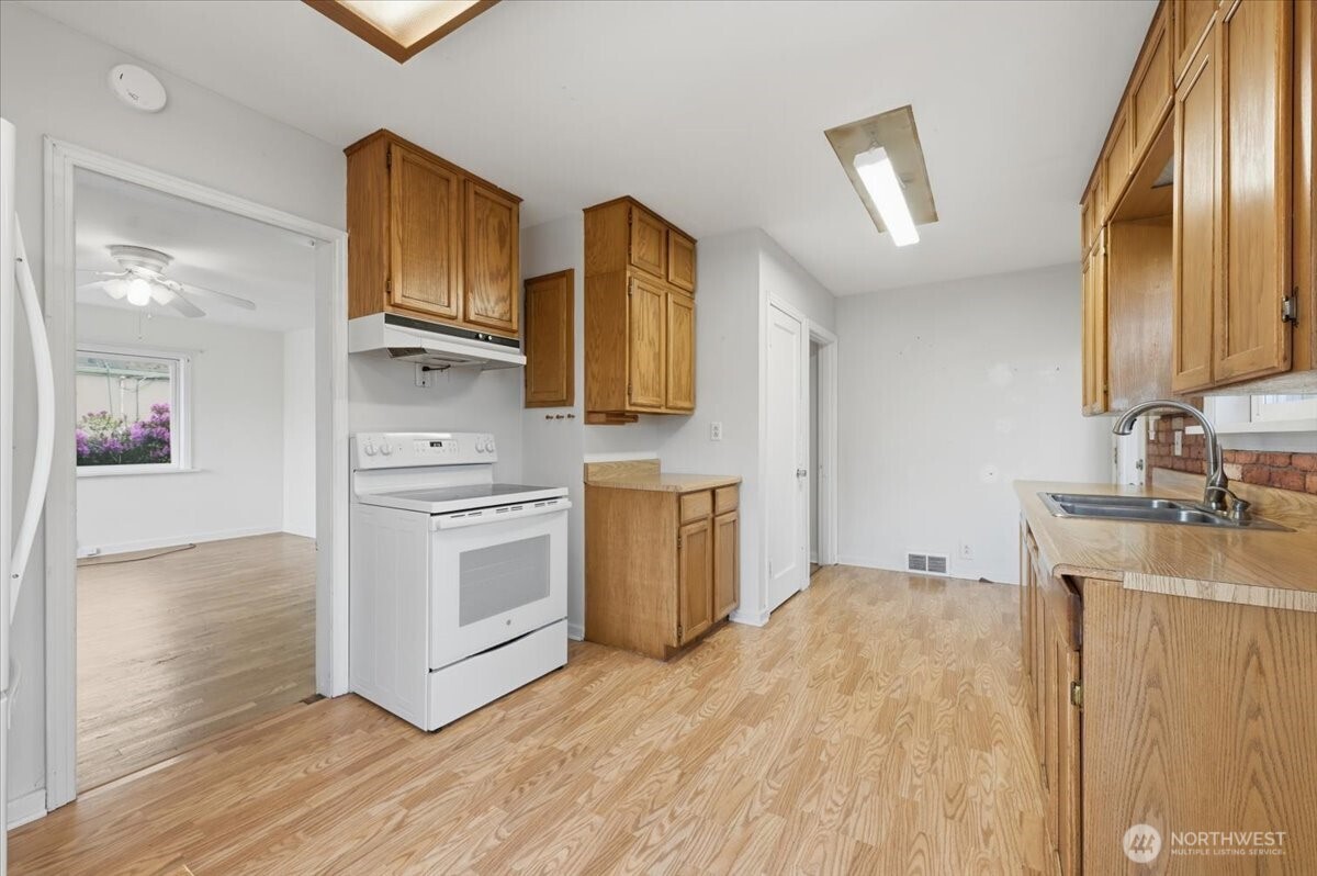 4624 N Pearl Street , Tacoma, WA 98407