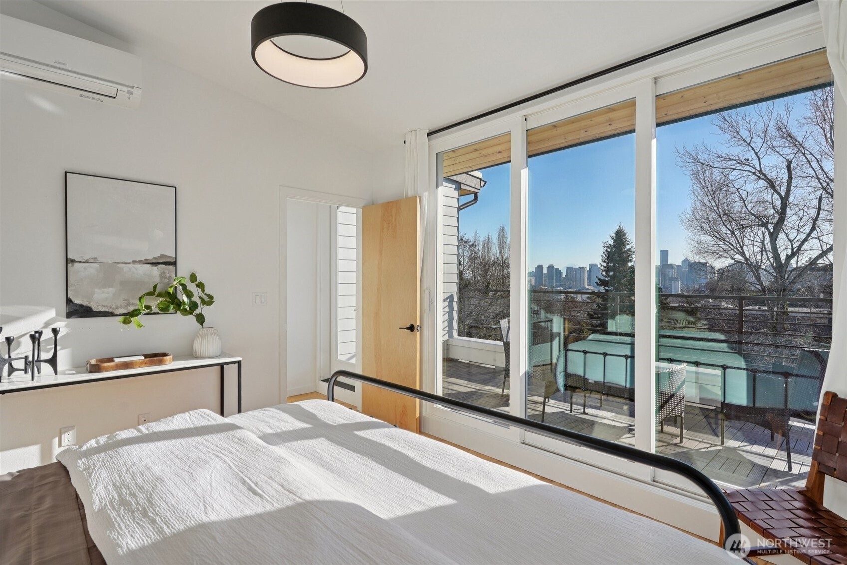 515 Howe #A, Seattle, WA 98109