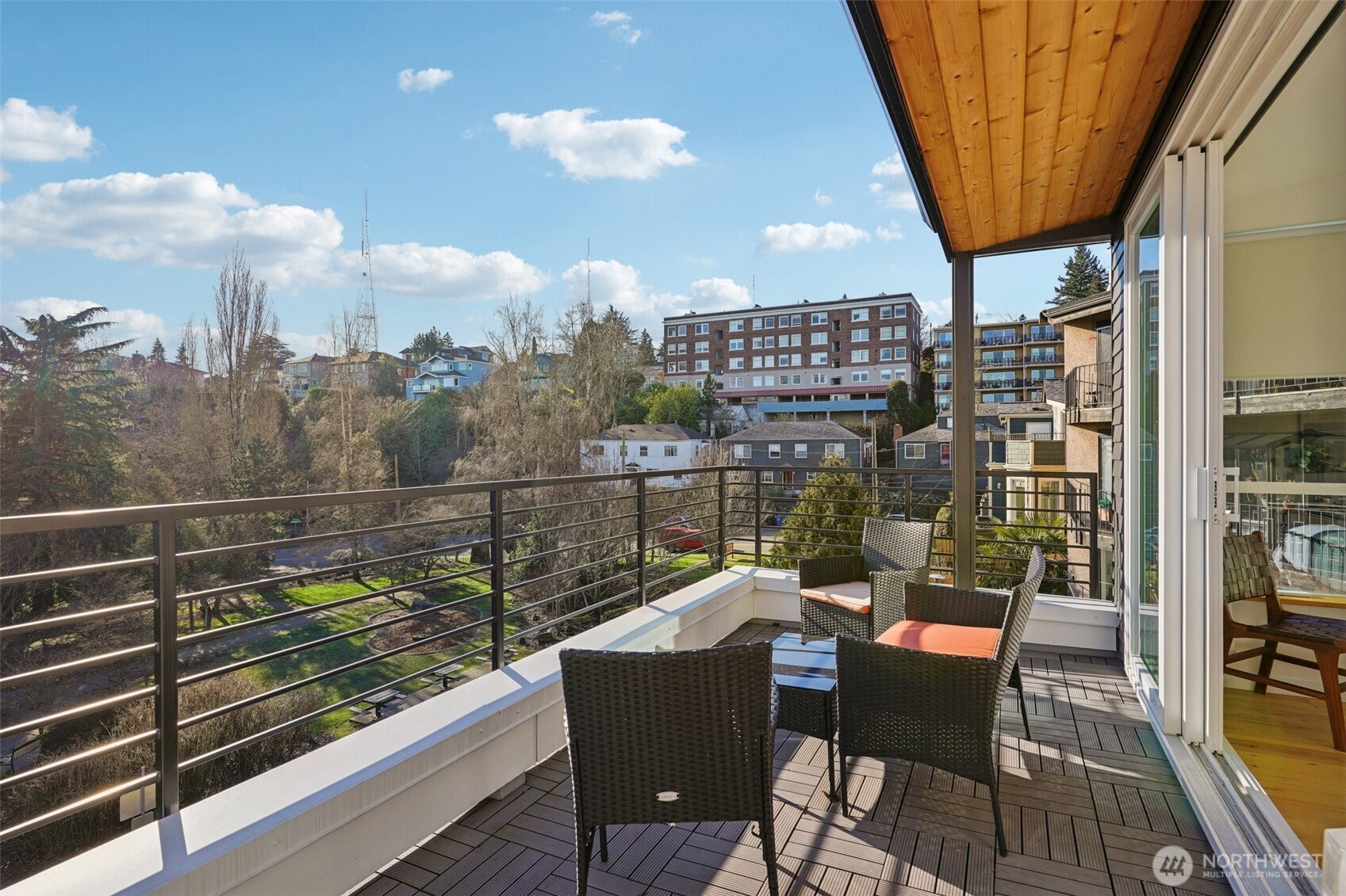 515 Howe #A, Seattle, WA 98109