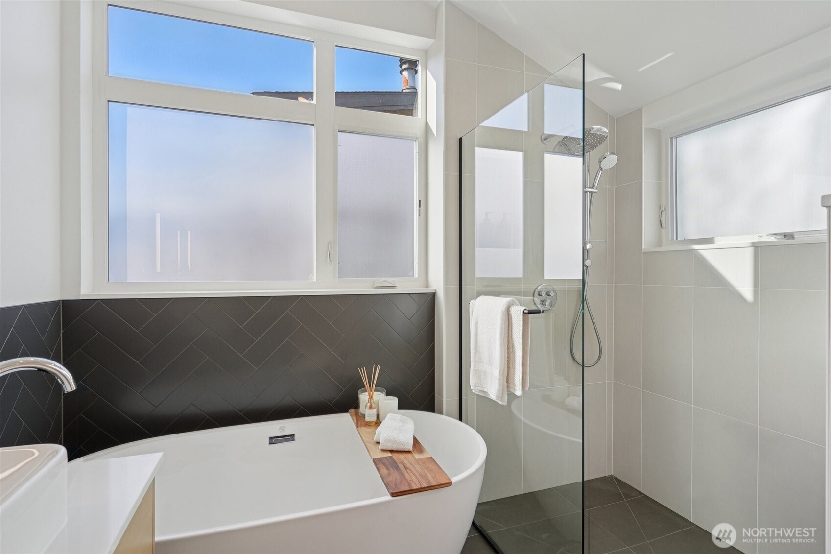 515 Howe #A, Seattle, WA 98109