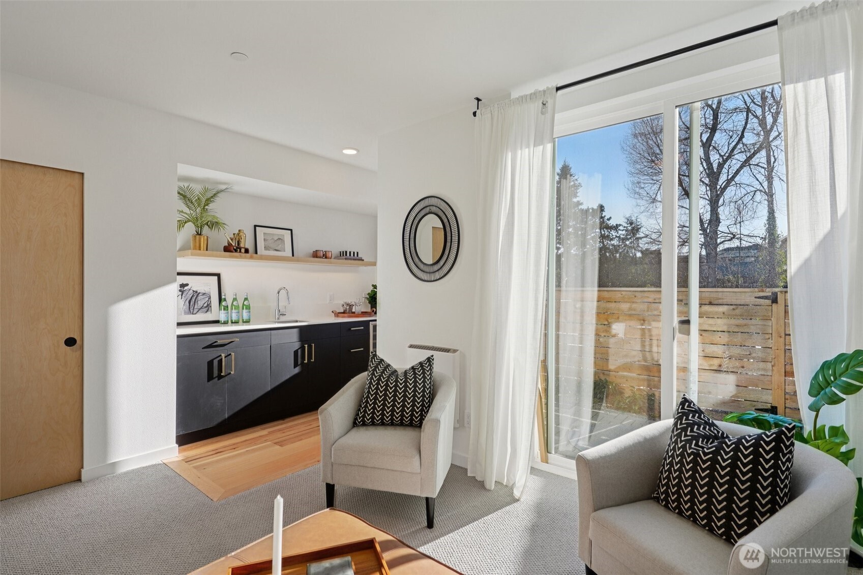 515 Howe #A, Seattle, WA 98109