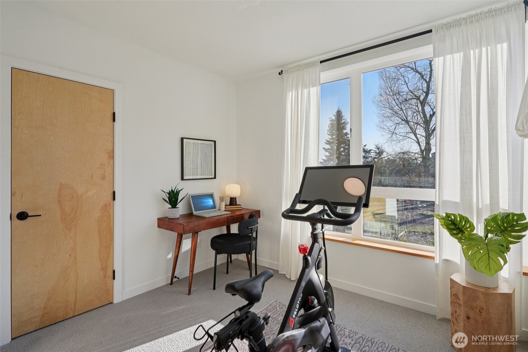 515 Howe #A, Seattle, WA 98109