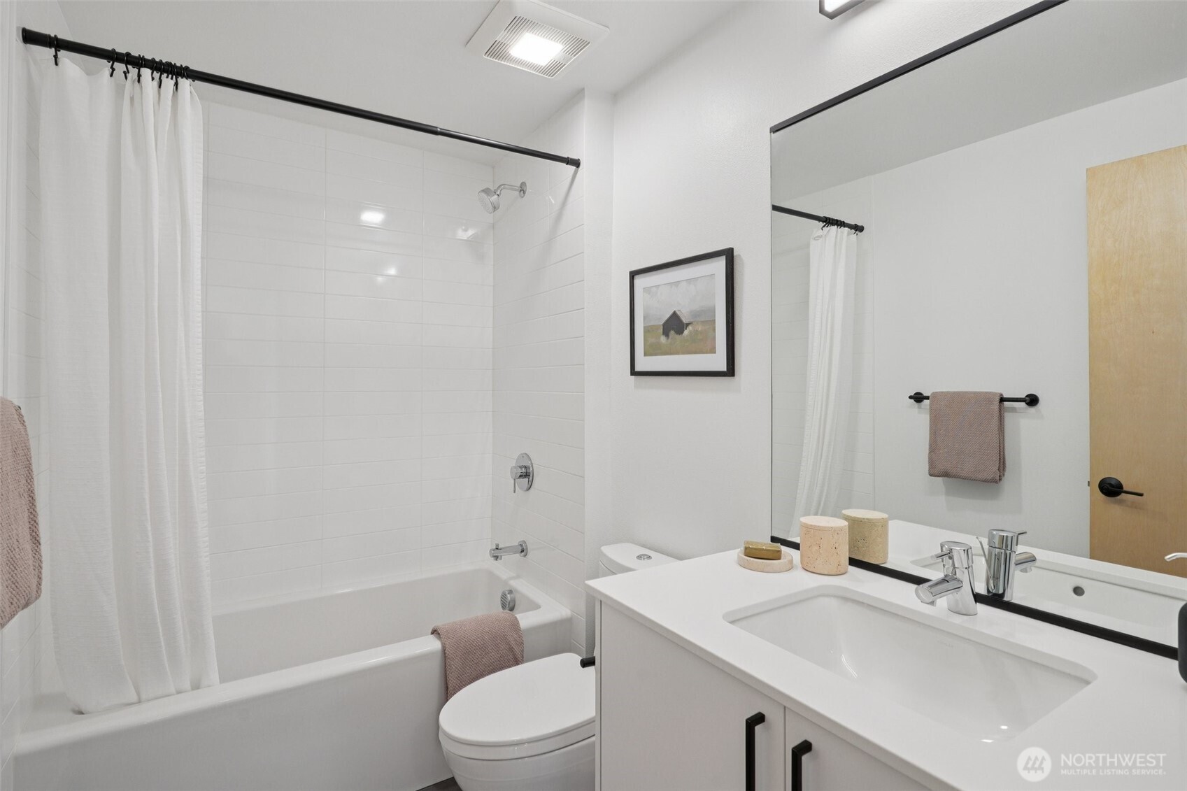515 Howe #A, Seattle, WA 98109