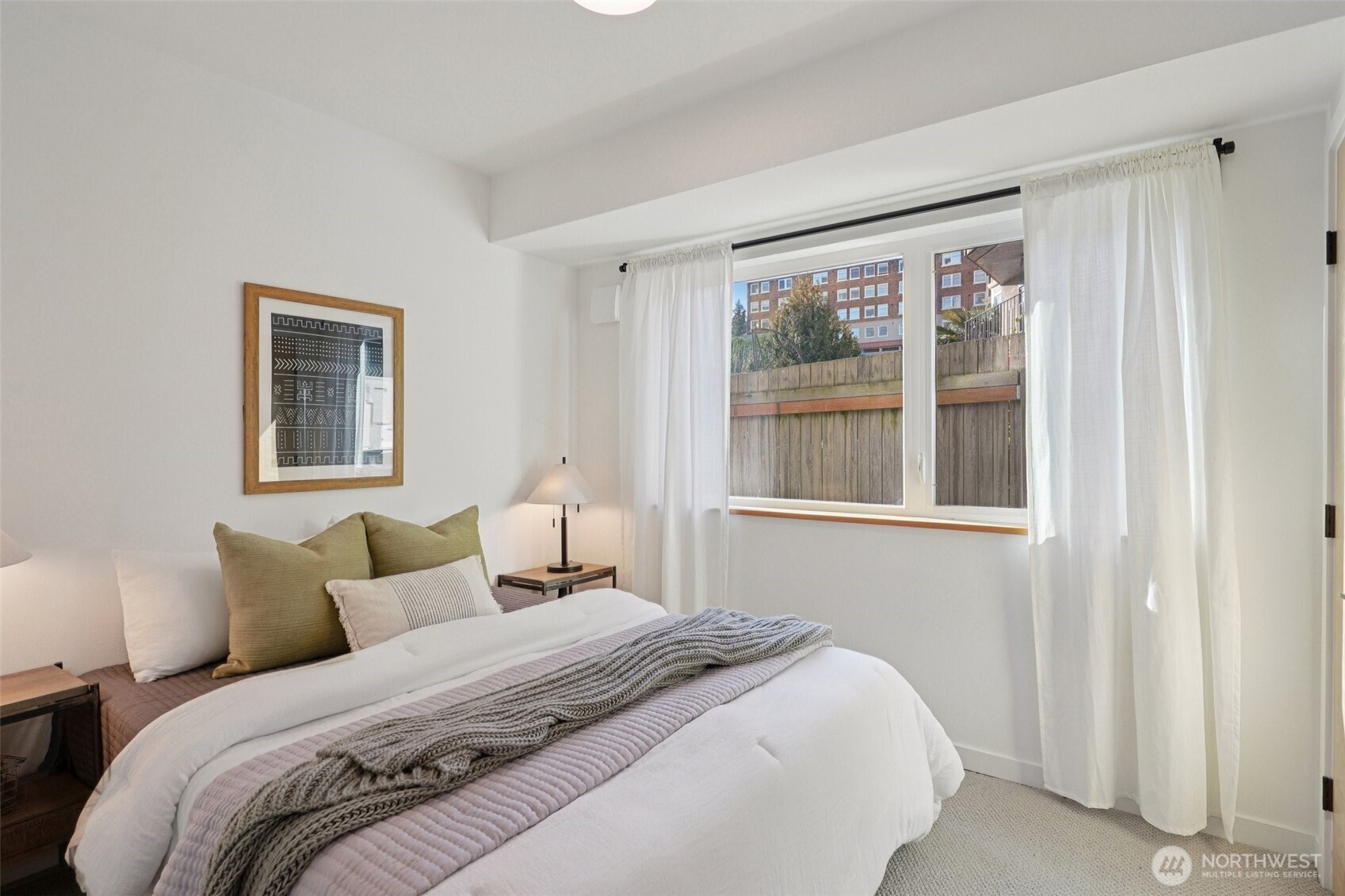 515 Howe #A, Seattle, WA 98109