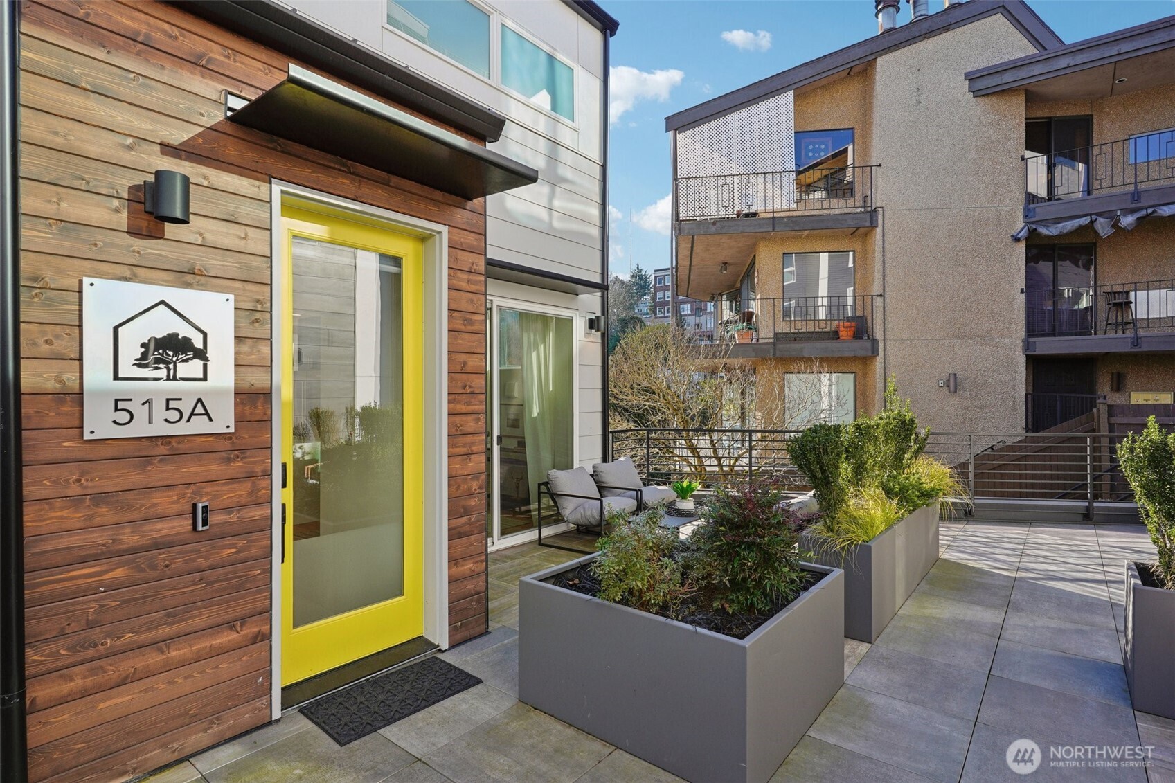 515 Howe #A, Seattle, WA 98109