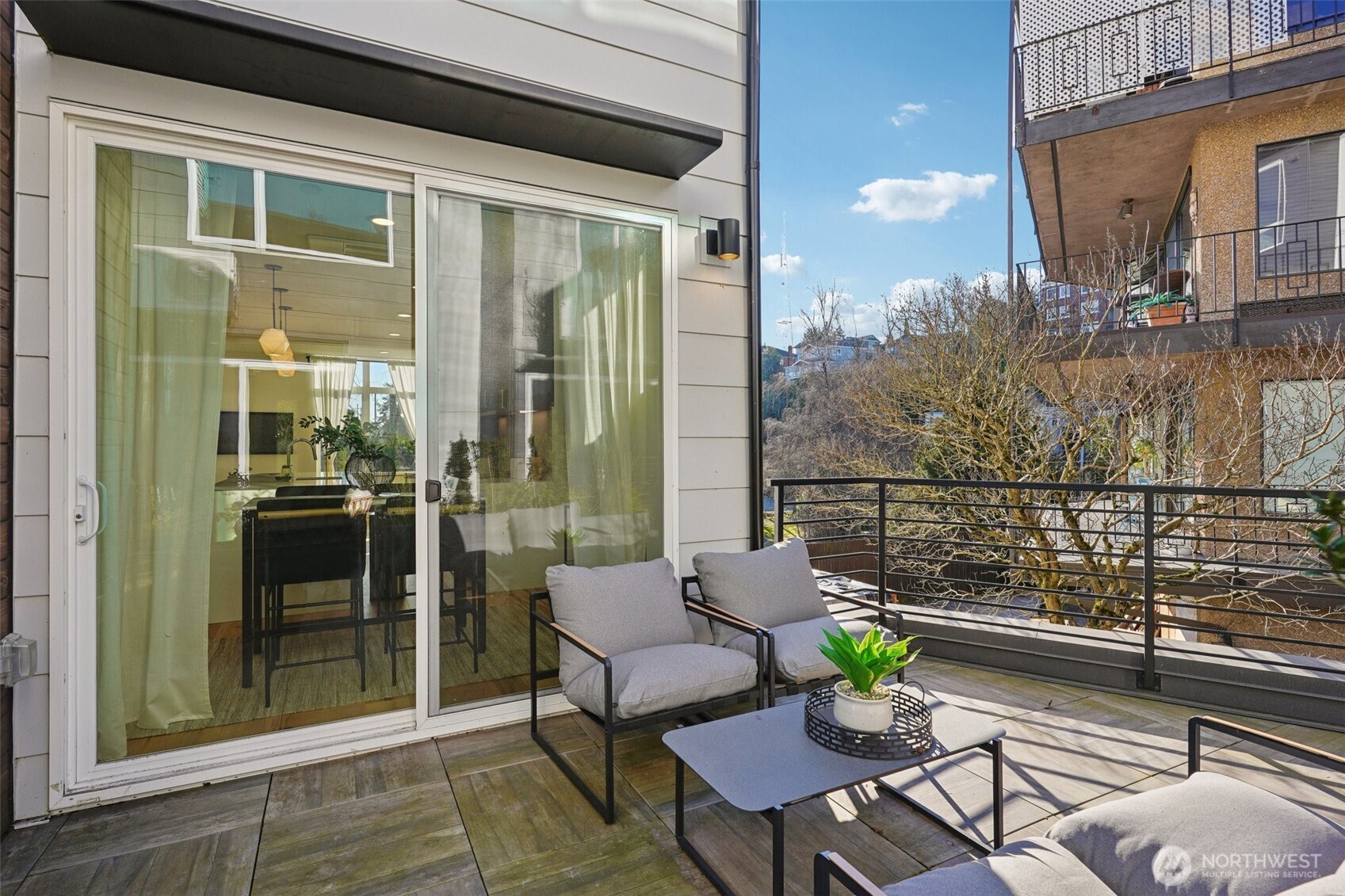 515 Howe #A, Seattle, WA 98109