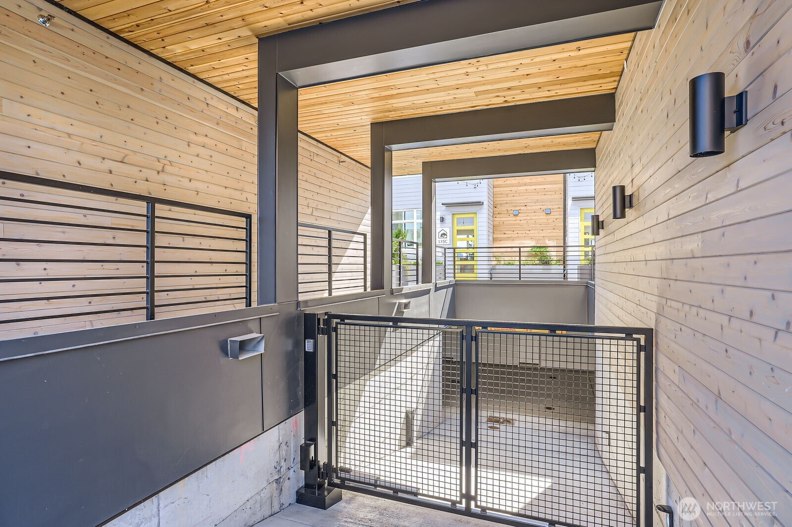 515 Howe #A, Seattle, WA 98109