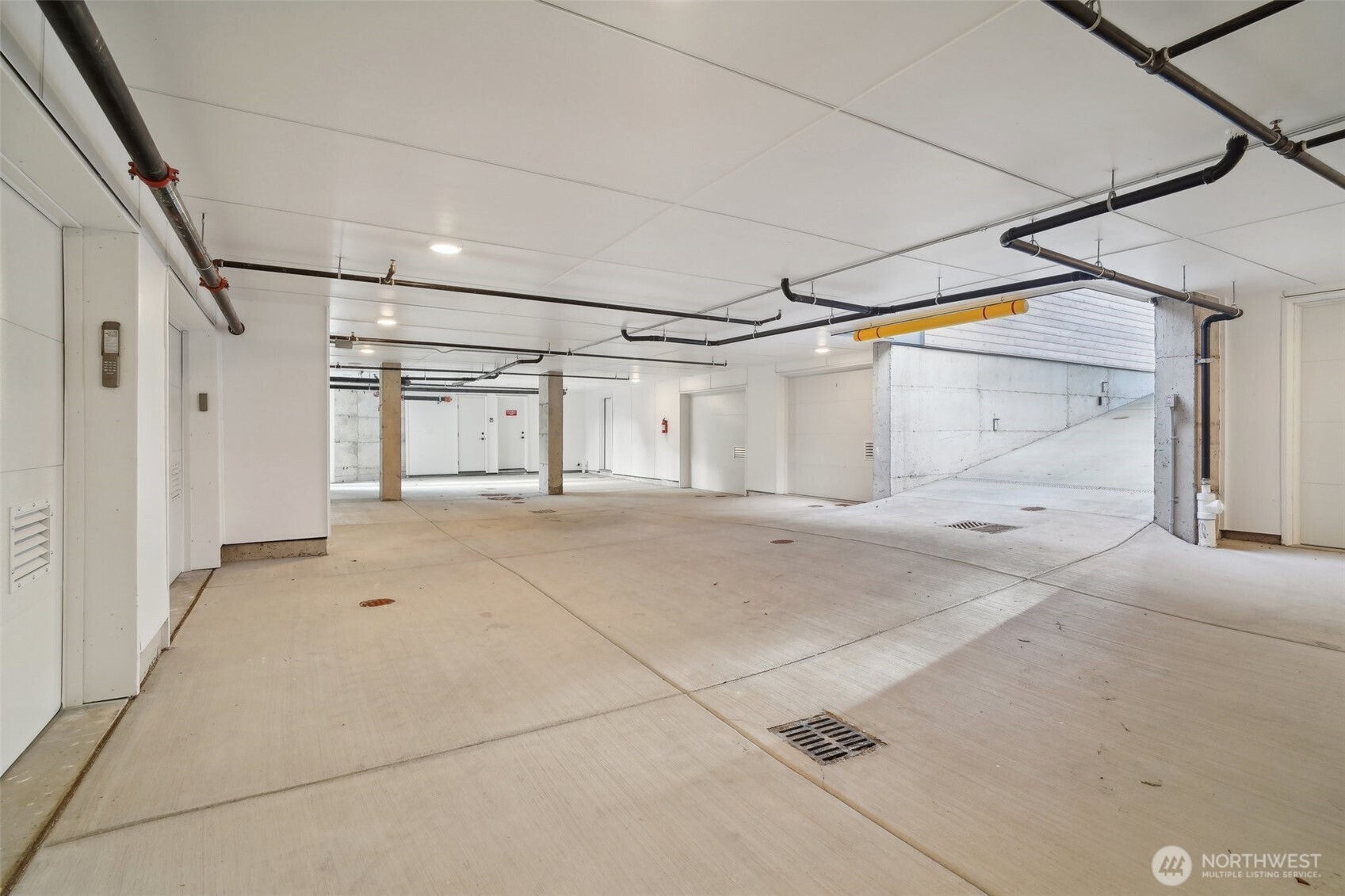 515 Howe #A, Seattle, WA 98109
