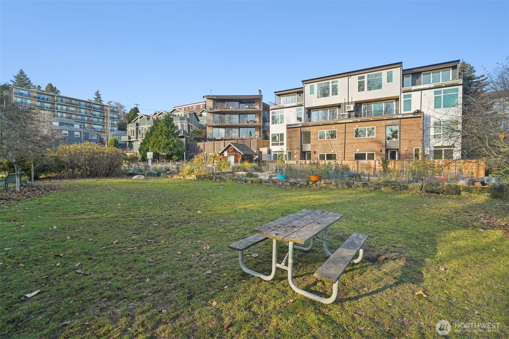 515 Howe #A, Seattle, WA 98109