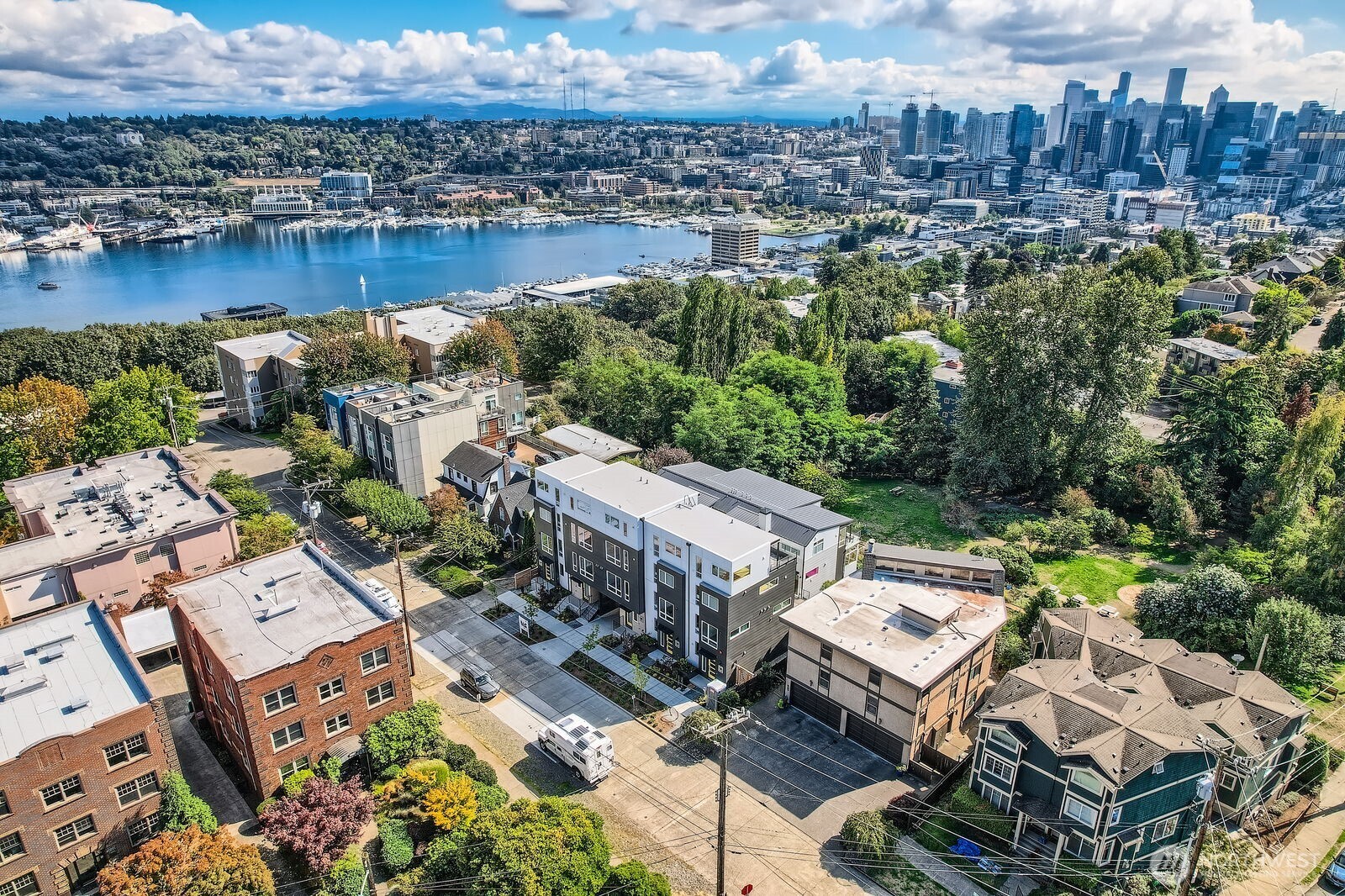 515 Howe #A, Seattle, WA 98109