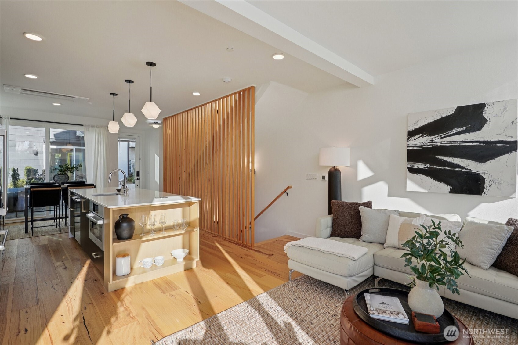 515 Howe #A, Seattle, WA 98109