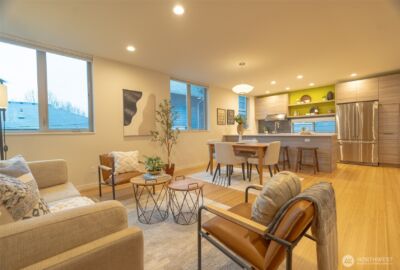 4413 Meridian Avenue N, Seattle, WA 98103 - Photo 2