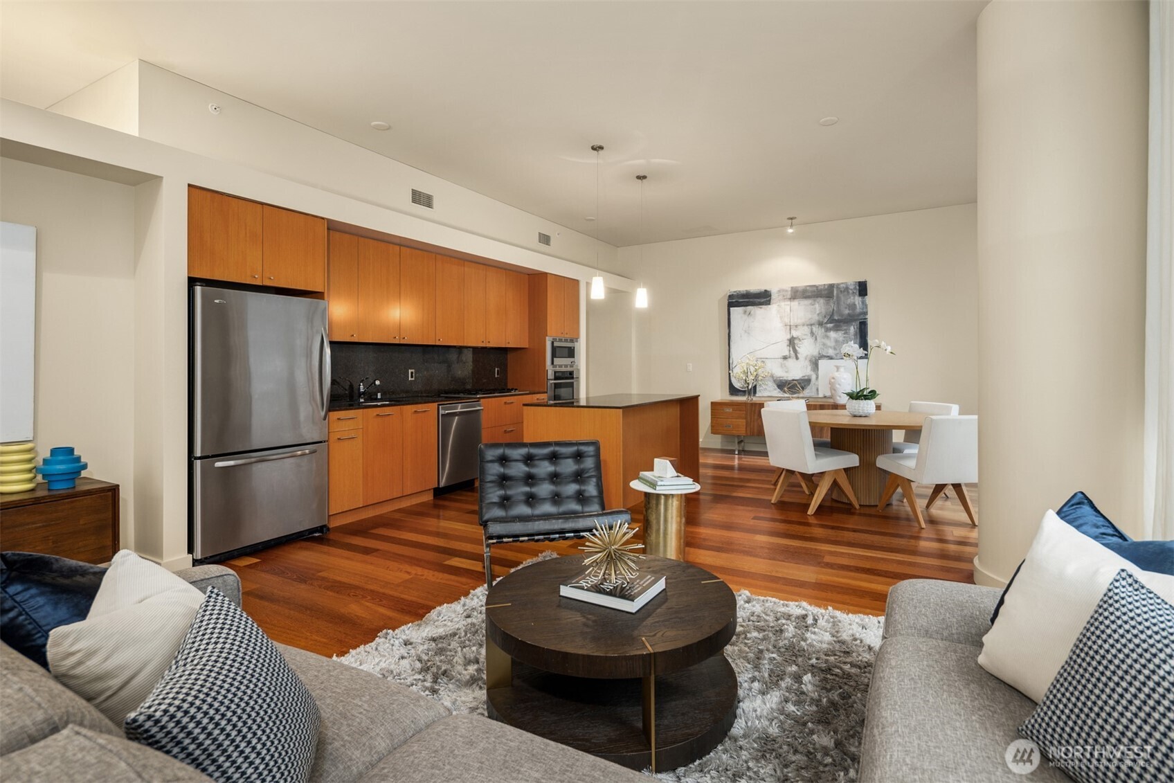 909 5th Avenue #204, Seattle, WA 98164