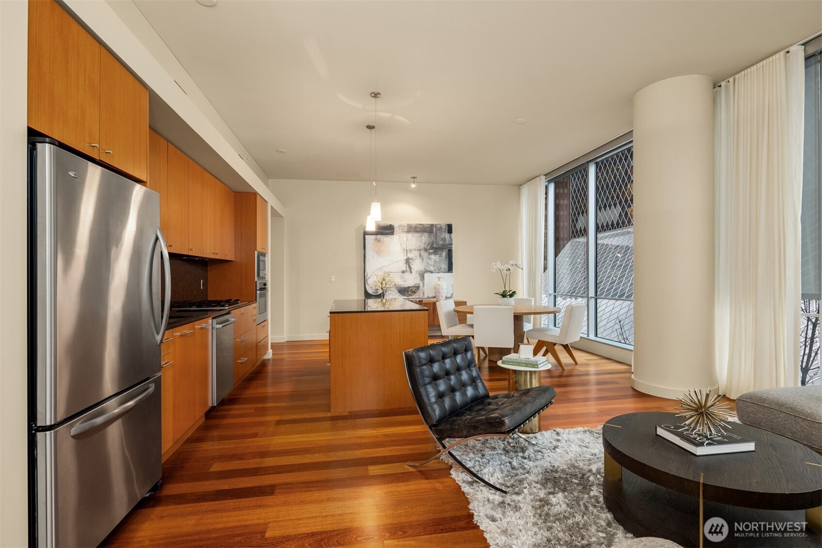 909 5th Avenue #204, Seattle, WA 98164
