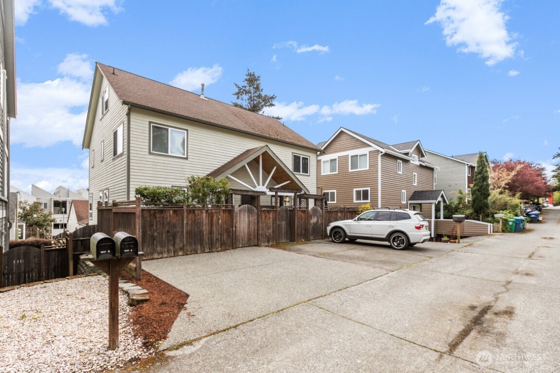 3633 22nd Avenue W #B, Seattle, WA 98199