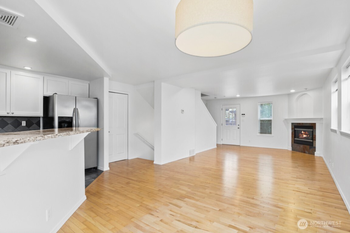 3633 22nd Avenue W #B, Seattle, WA 98199