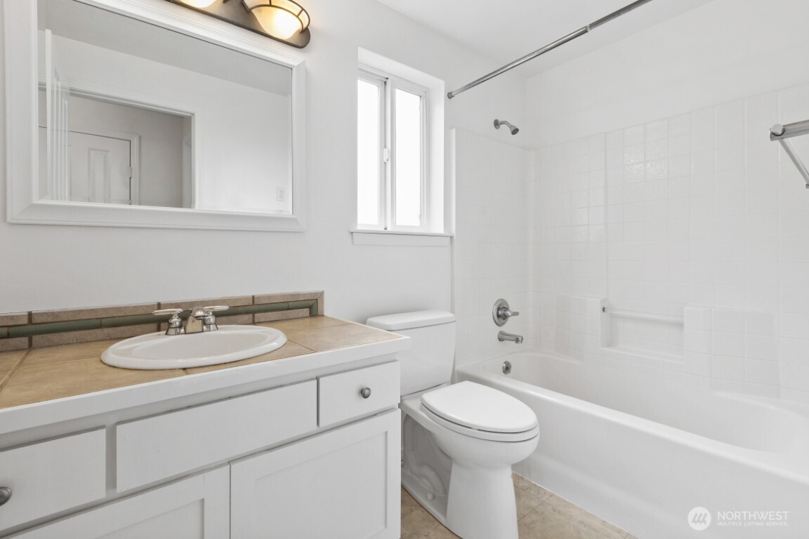 3633 22nd Avenue W #B, Seattle, WA 98199