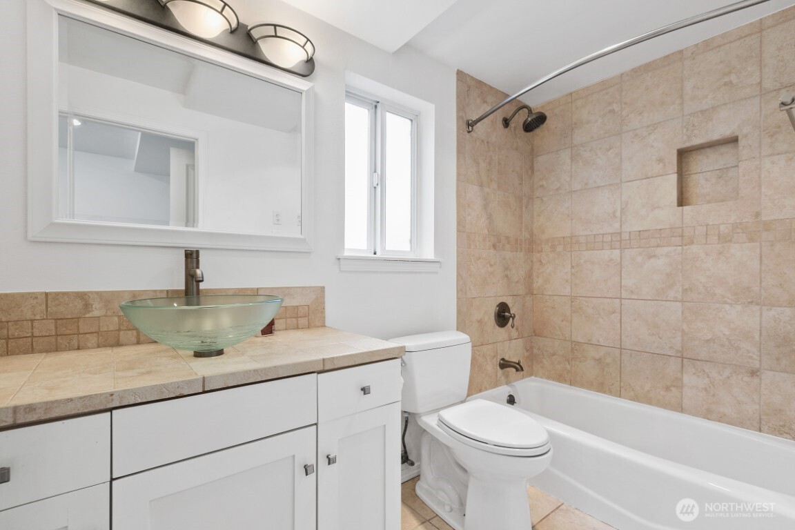 3633 22nd Avenue W #B, Seattle, WA 98199