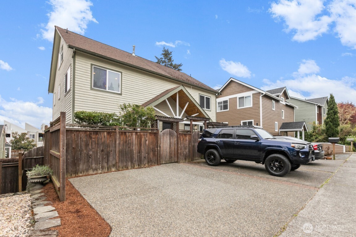 3633 22nd Avenue W #B, Seattle, WA 98199