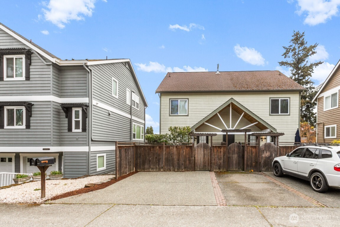 3633 22nd Avenue W #B, Seattle, WA 98199