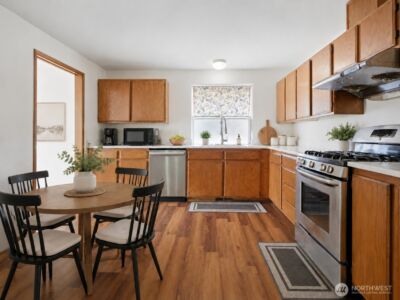 512 N 104th Street , Seattle, WA 98133 - Photo 11
