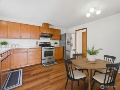 512 N 104th Street , Seattle, WA 98133 - Photo 12