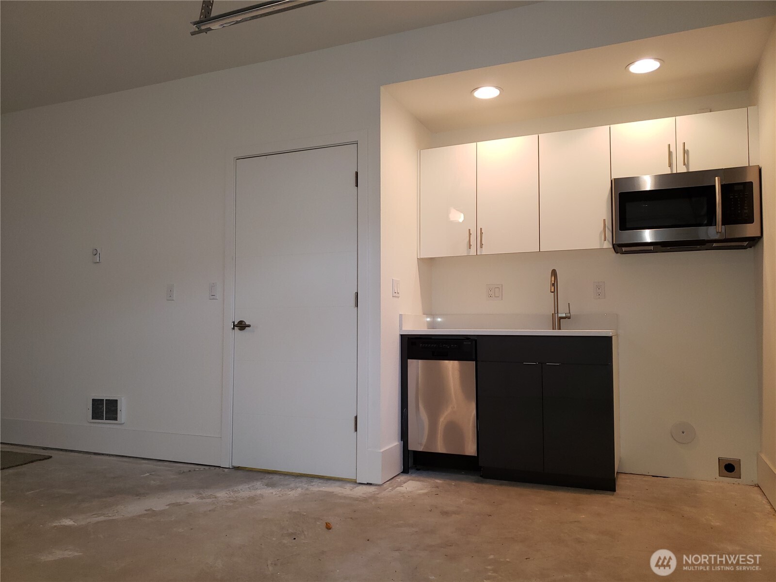 8706 S 42nd Avenue , Seattle, WA 98118