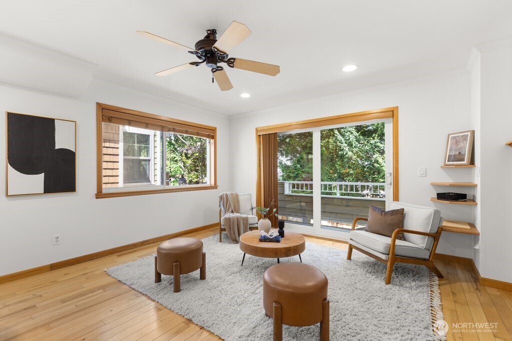 806 N 49th Street , Seattle, WA 98103