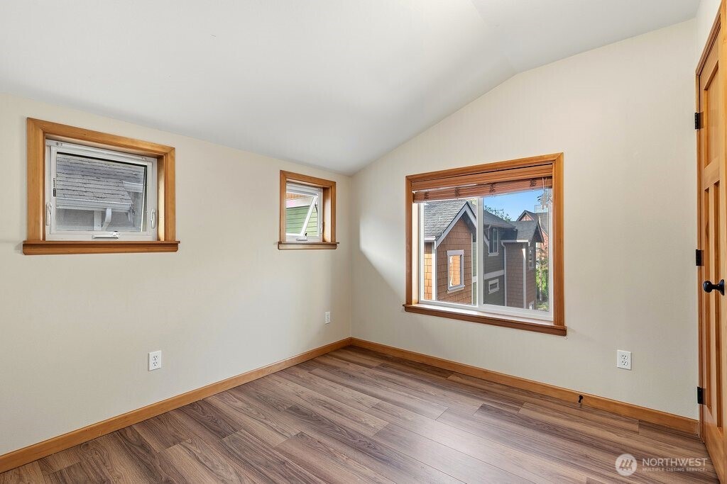 806 N 49th Street , Seattle, WA 98103