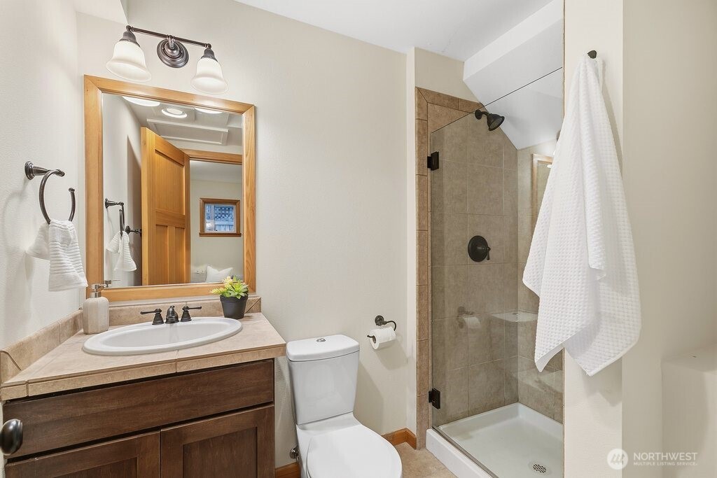 806 N 49th Street , Seattle, WA 98103