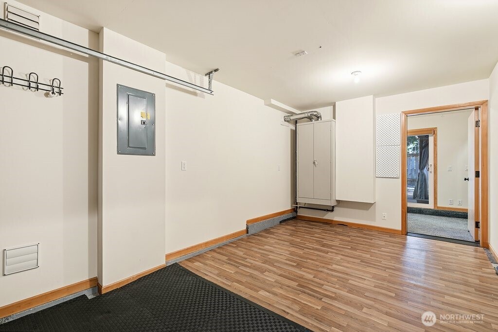 806 N 49th Street , Seattle, WA 98103