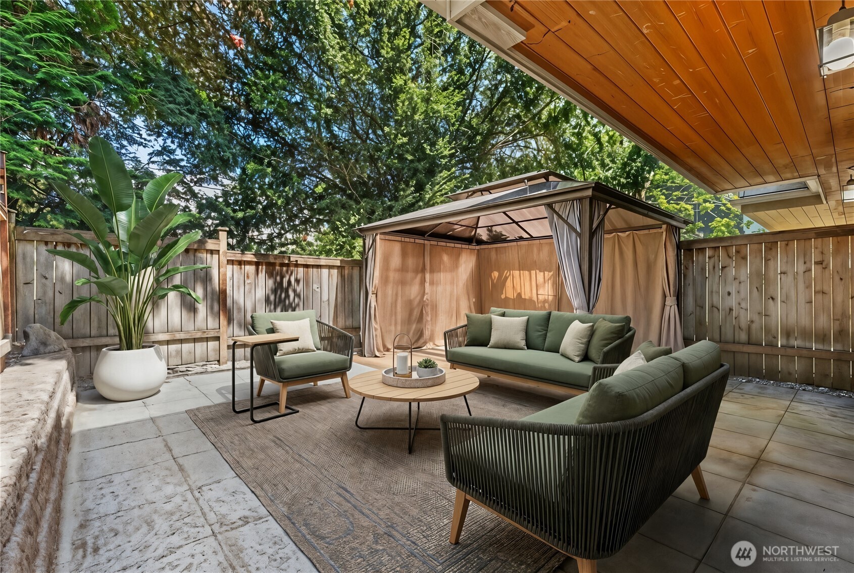 806 N 49th Street , Seattle, WA 98103