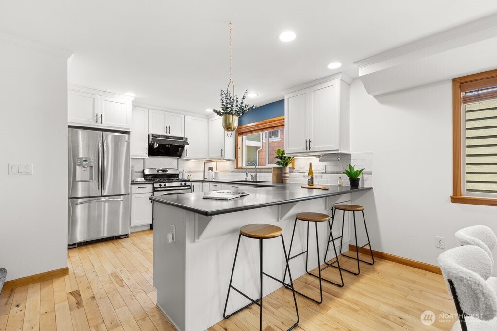 806 N 49th Street , Seattle, WA 98103