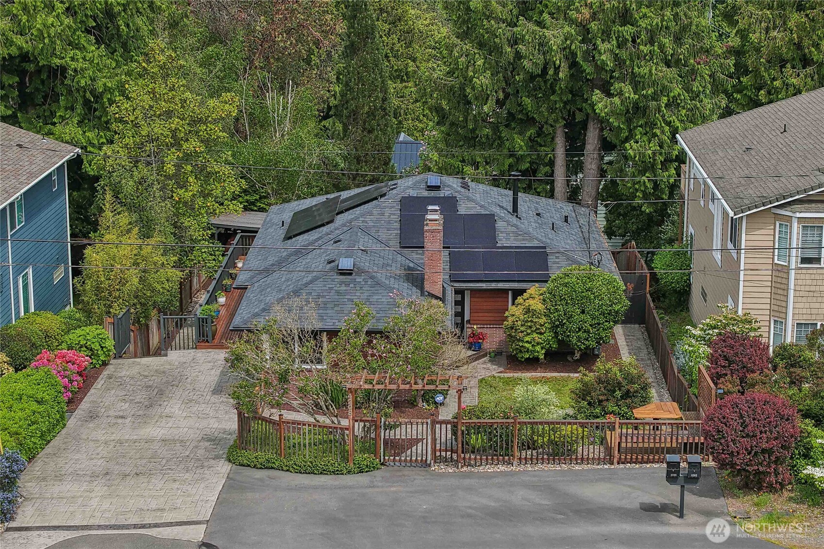 4208 SW Roxbury Street , Seattle, WA 98136