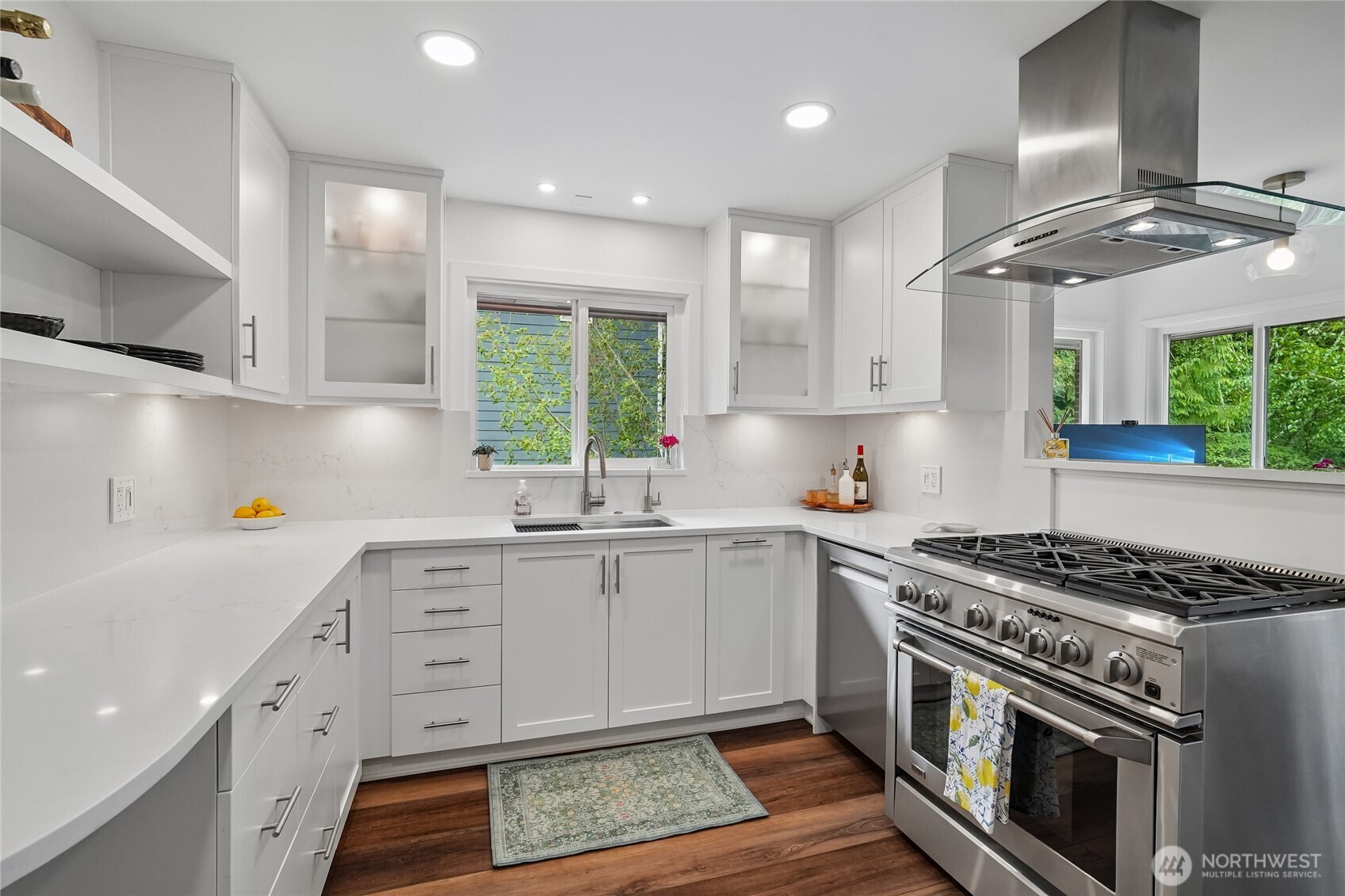 4208 SW Roxbury Street , Seattle, WA 98136