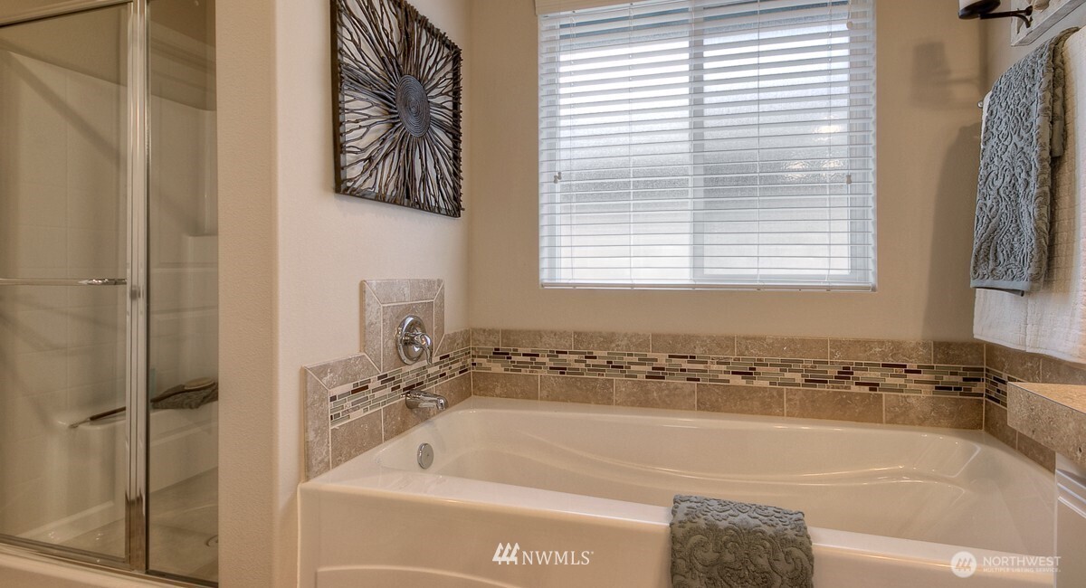 542 Meadowwood Drive SW, Olympia, WA 98502
