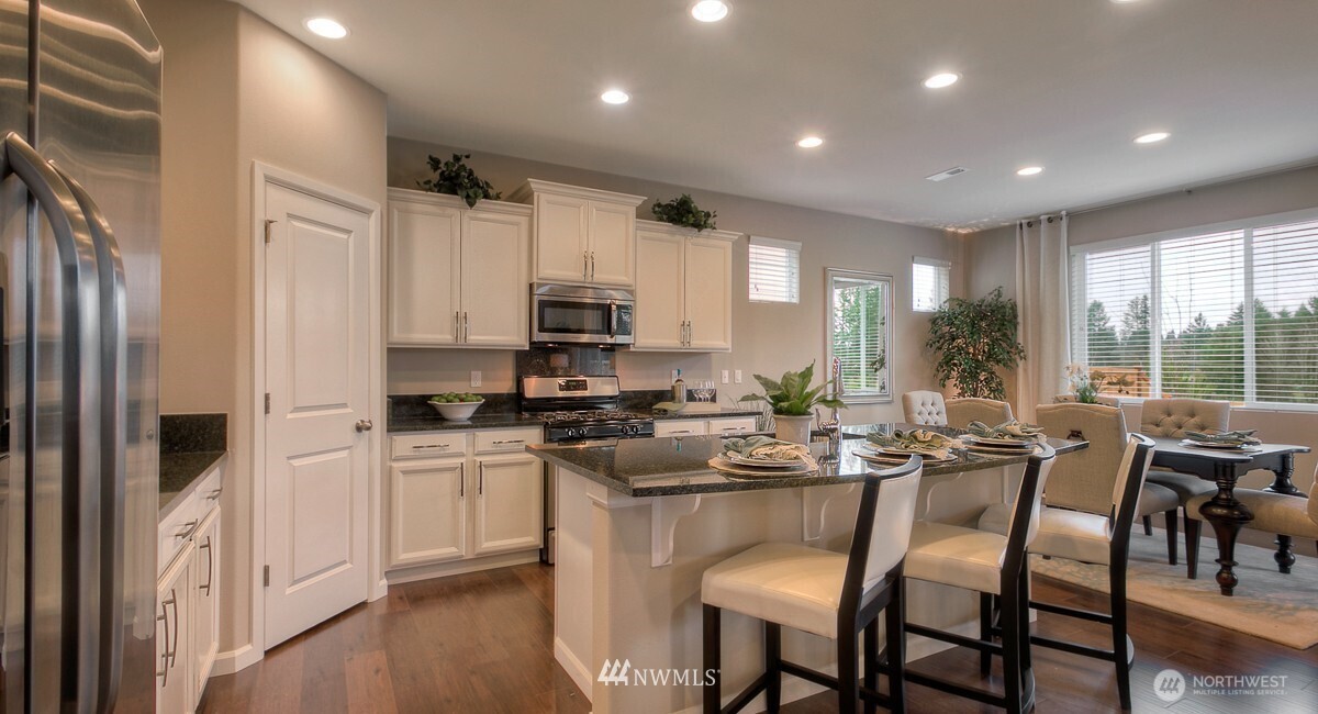 542 Meadowwood Drive SW, Olympia, WA 98502