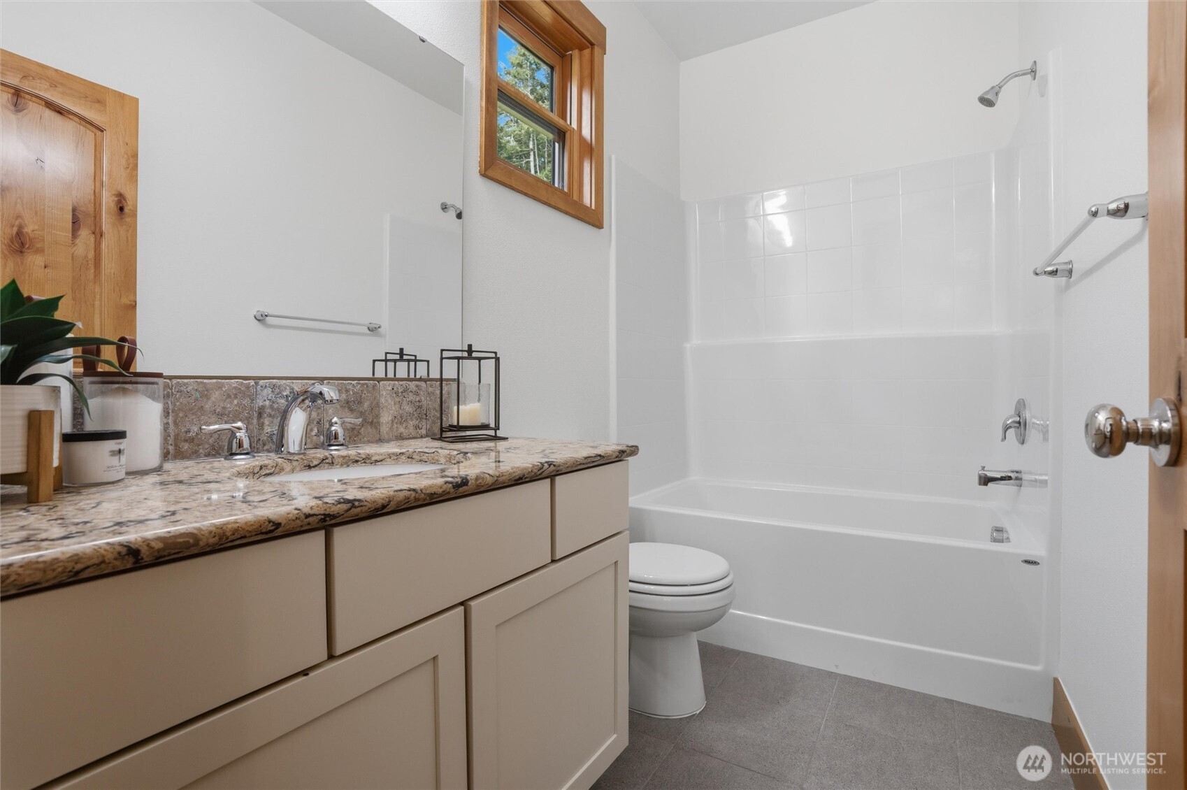8283 NE 360th Street , Kingston, WA 98346